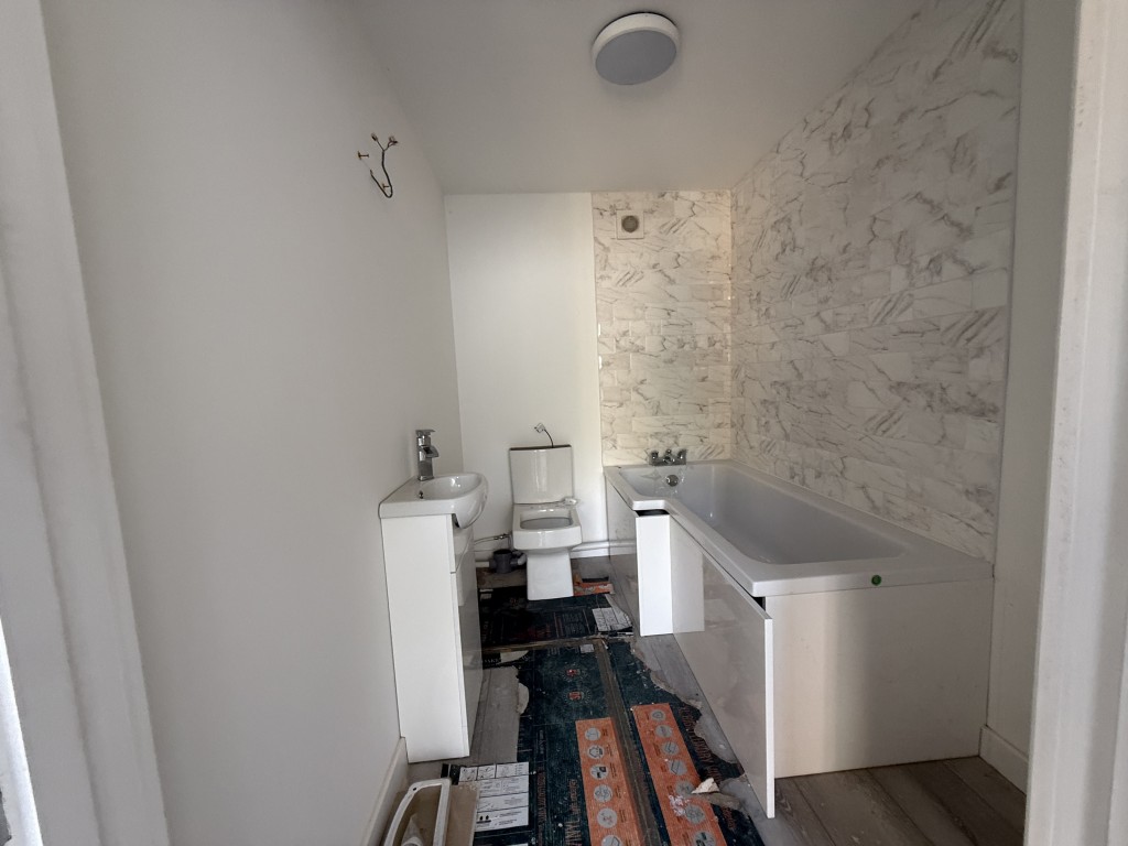 Lot: 61 - PARTIALLY COMPLETED DETACHED VERSATILE HOME - Bathroom